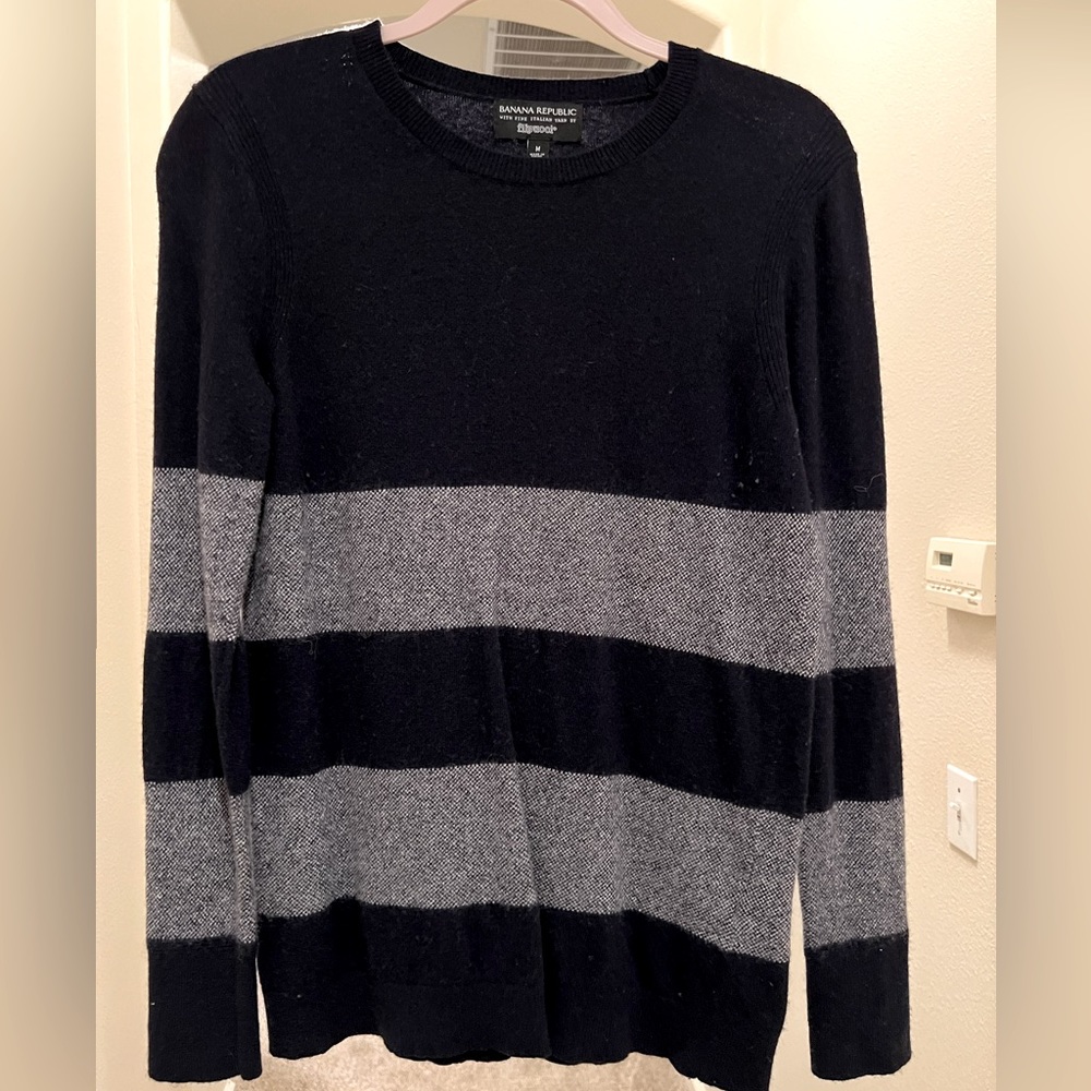Banana Republic Crew Neck Italian Wool Navy Sweater size womens medium.